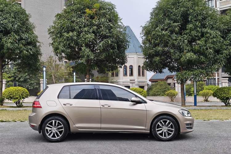 Used Volkswagen Golf 2015 1.4TSI Automatic Luxury Model Exterior 3