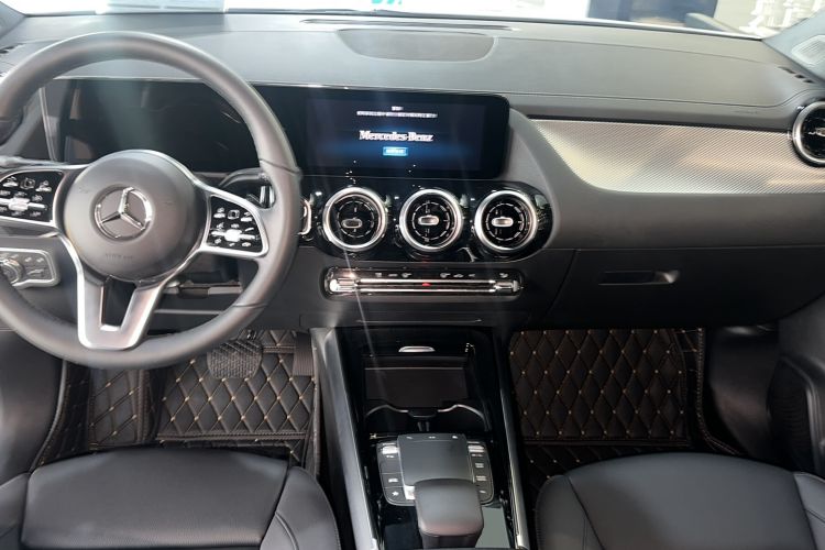 Used Mercedes-Benz GLA 2023 Facelifted GLA 200 Center Console