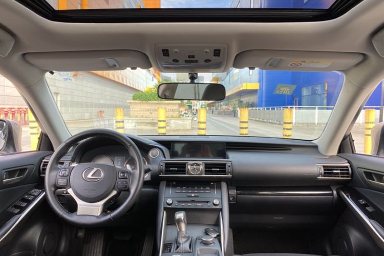 Used Lexus IS 2017 300 Leading Edition
