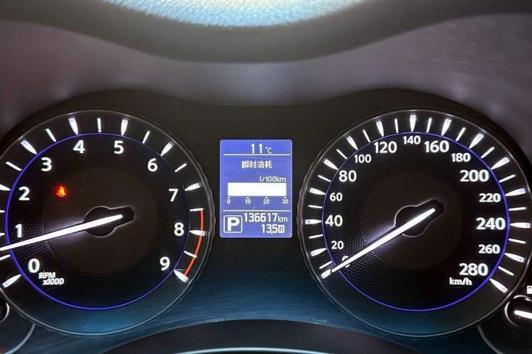 Used Infiniti Q70 2017 Q70L 2.5L Enjoyment Edition Odometer Close Up