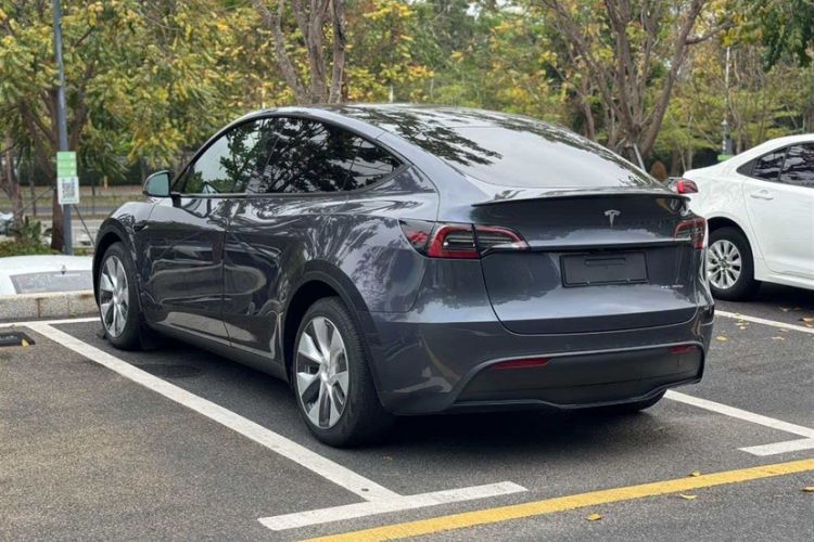 Used Tesla Model Y 2021 Long-Range All-Wheel-Drive Version Exterior 5