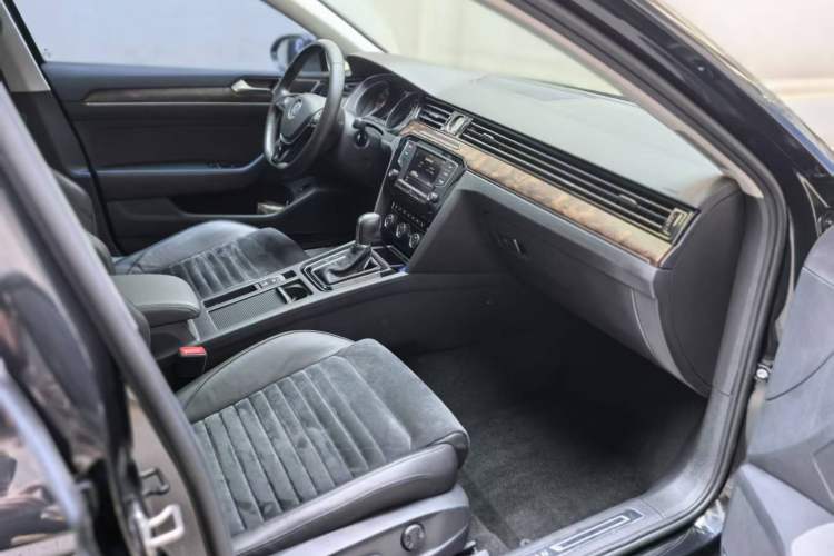 Used Volkswagen Magotan 2017 330TSI DSG Luxury Model
