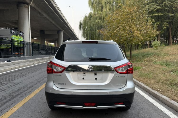 Used Suzuki S-Cross 2014 1.6L CVT Four-Wheel Drive Luxury Version
