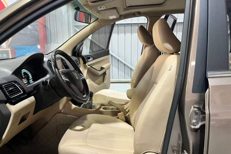 Used Baojun 730 2014 1.5L Manual Luxury Navigation ESP Version 7 Seats
