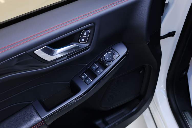 Used Ford Escape 2020 EcoBoost 245 Four-Wheel Drive ST-LINE Deluxe Edition
