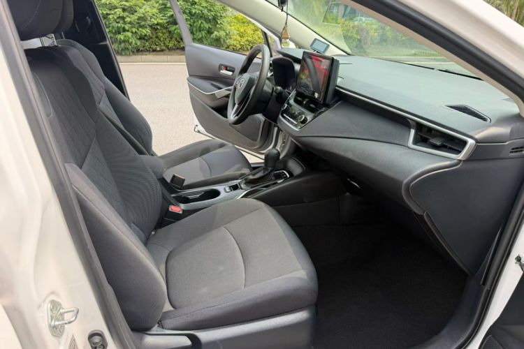 Used Toyota Corolla 2021 Dual-Engine 1.8L E-CVT Pioneer Edition Interior 3