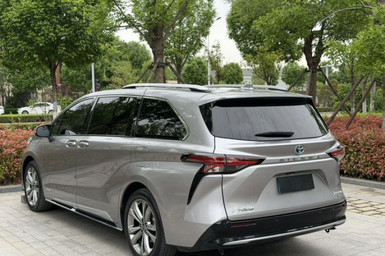 Used Toyota SIENNA 2023 2.5L Hybrid Platinum Edition