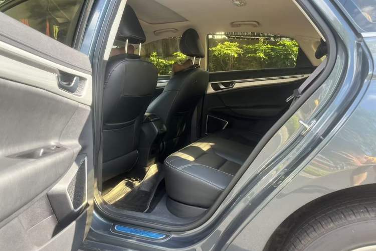 Used Geely Auto Emgrand GL 2017 1.8L Manual Elite Model
