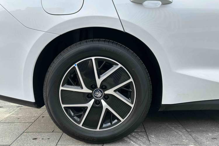 Used BYD Qin L 2025 DM-i Smart Drive 120KM Superior Model
