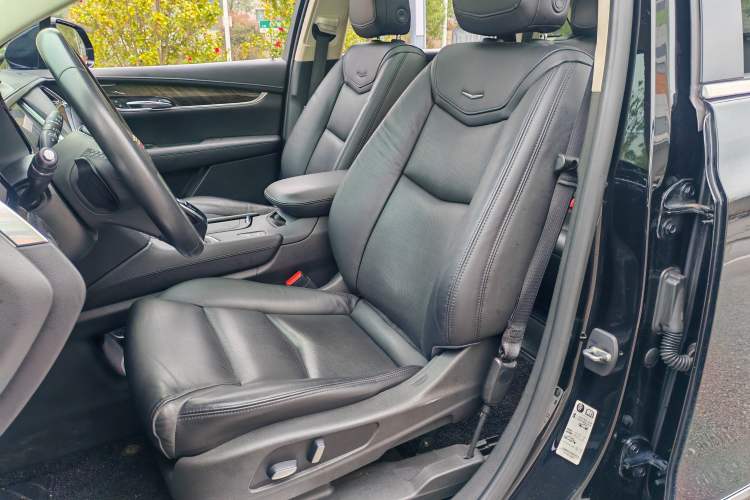 Used Cadillac XT5 2018 25T Luxury Model Left Front Seat