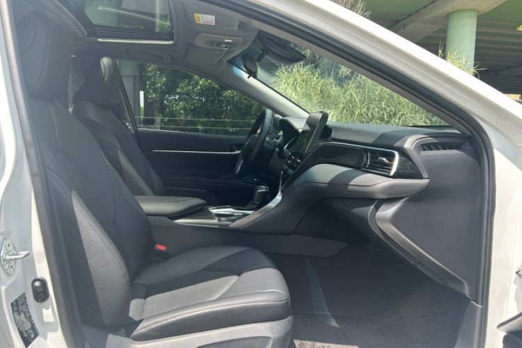 Used Toyota Camry 2023 2.0G Luxury Edition Interior 4