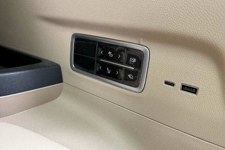 Used Buick Century 2023 2.0T Seven-Seater Deluxe Edition
