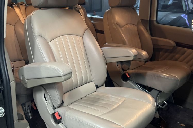 Used Mercedes-Benz Viano 2014 3.5L Premier Edition Interior 11