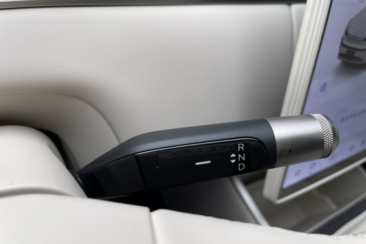 Used ONVO Luxeed L90 2025 Model—Max Six-Seater Version Gear Lever