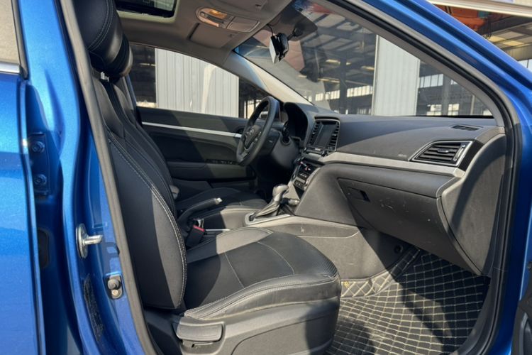 Used Hyundai Elantra (6th Generation / Lingdong) 2016 1.6L Automatic ZhiXuan – Elite Version Interior 5