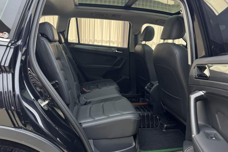 Used Volkswagen Tiguan L 2021 330TSI Automatic Two-Wheel Drive R-Line Enhanced Edition Interior 5