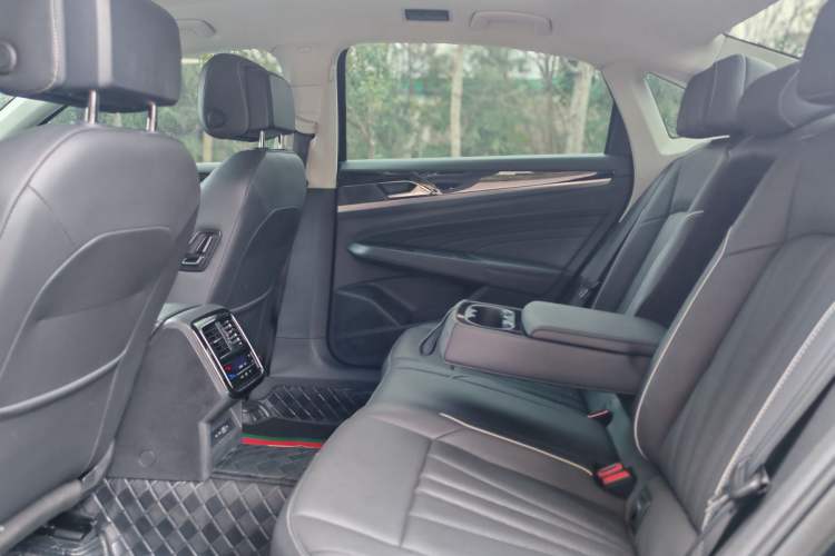 Used Volkswagen Passat 2024 380TSI Dragon Edition Interior 3