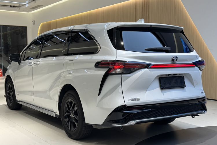 Used Toyota Granvia 2024 2.5L Hybrid Comfort Edition
