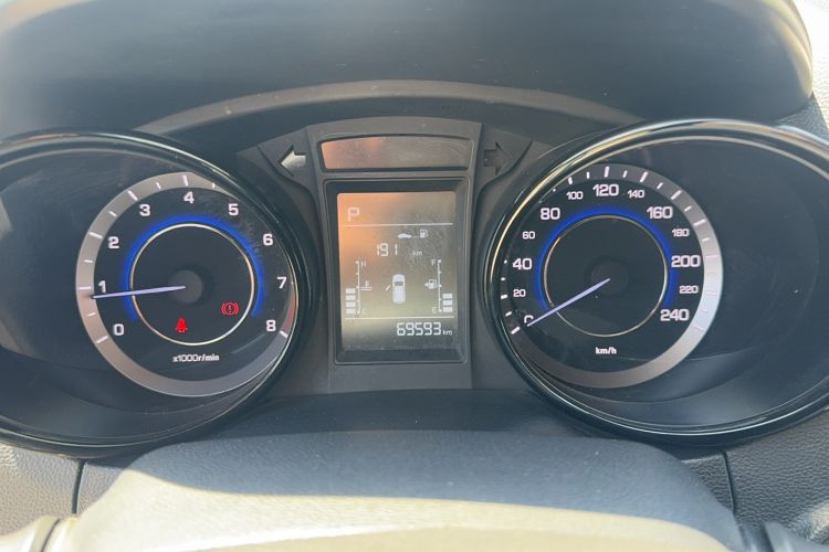 Used CHANGAN CS15 2017 1.5L Automatic Luxury Model with Sunroof
