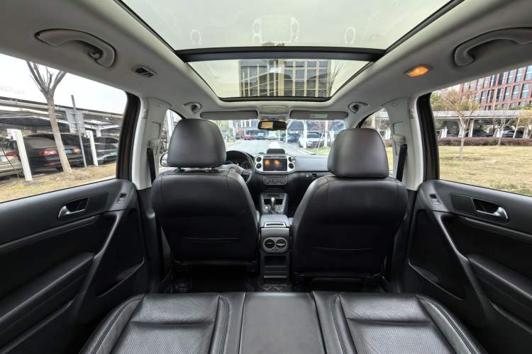 Used Volkswagen Tiguan 2015 1.8TSI Automatic Two-Wheel Drive Luxury Model Interior 11