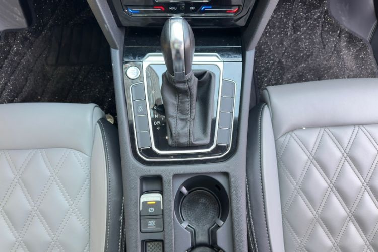 Used Volkswagen Magotan 2023 2 Million Units Limited Edition 330TSI DSG Leading Version
