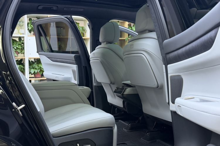 Used Nio ES8 2023 100kWh Signature Edition
