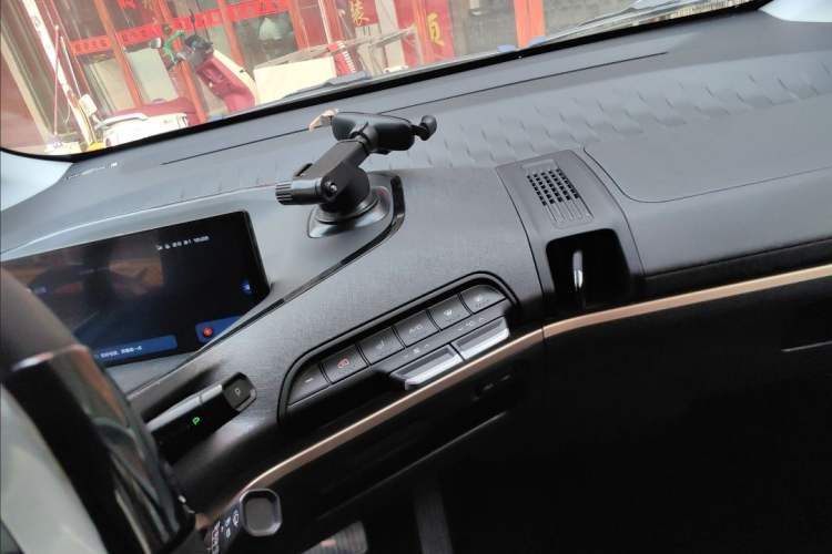 Used Baojun KiWi EV 2021 Artist Model Lithium Iron Phosphate Interior 5