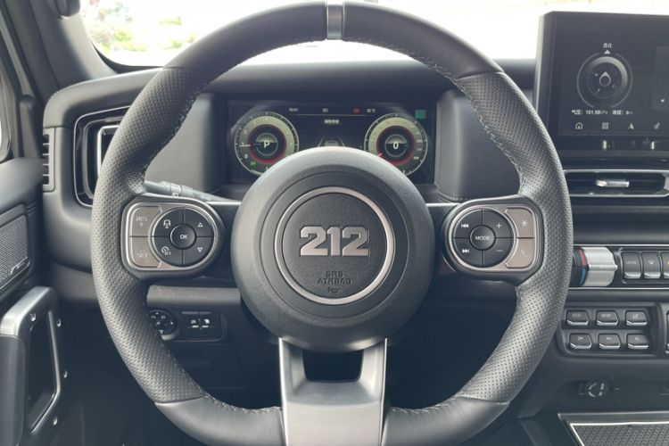 Used 212 T01 2024 2.0T Explorer
