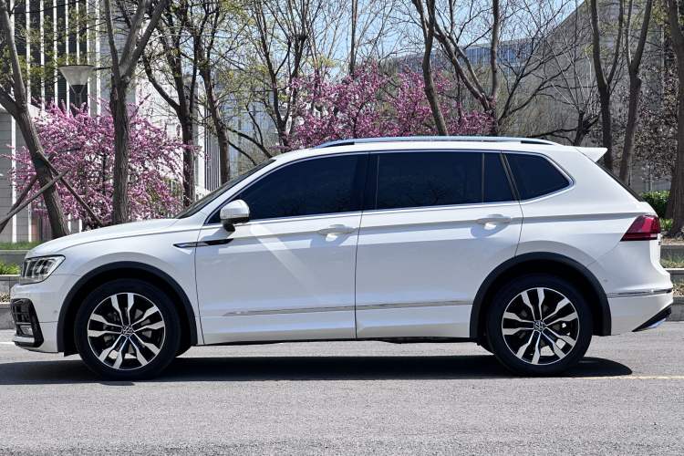 Used Volkswagen Tiguan L 2021 330TSI Automatic Two-Wheel Drive R-Line Enhanced Edition Exterior 5