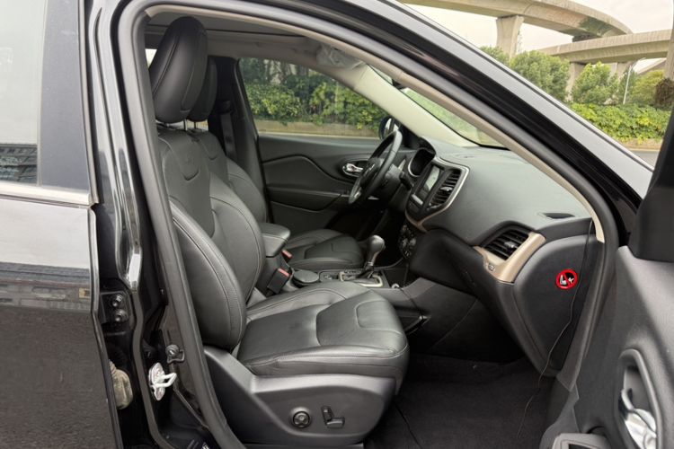 Used Jeep Cherokee 2017 2.0L Superior Edition