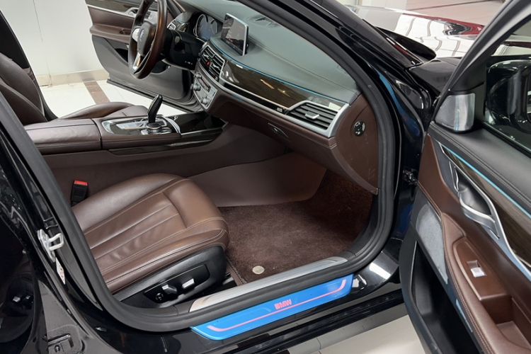 Used BMW 7 Series 2018 730Li Leading Model Excellence Package
