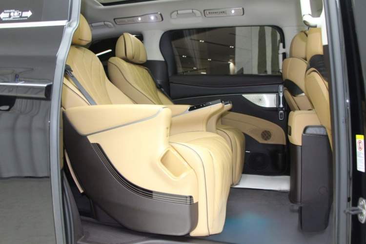 Used Denza D9 2024 DM-i 980 Four-Wheel Drive Prestige Model
