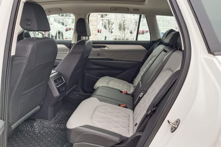 Used Volkswagen Tavendor 2024 380TSI All-Wheel Drive R-Line Cruise Edition
