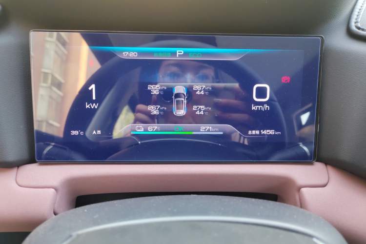 Used BYD Yuan UP 2024 401KM Beyond Edition Odometer Close Up