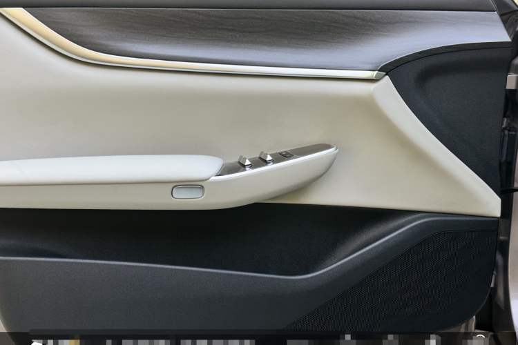 Used CHANGAN NEVO A07 2025 Blue Whale Range-Extending Model 140 Elite Version Interior 6