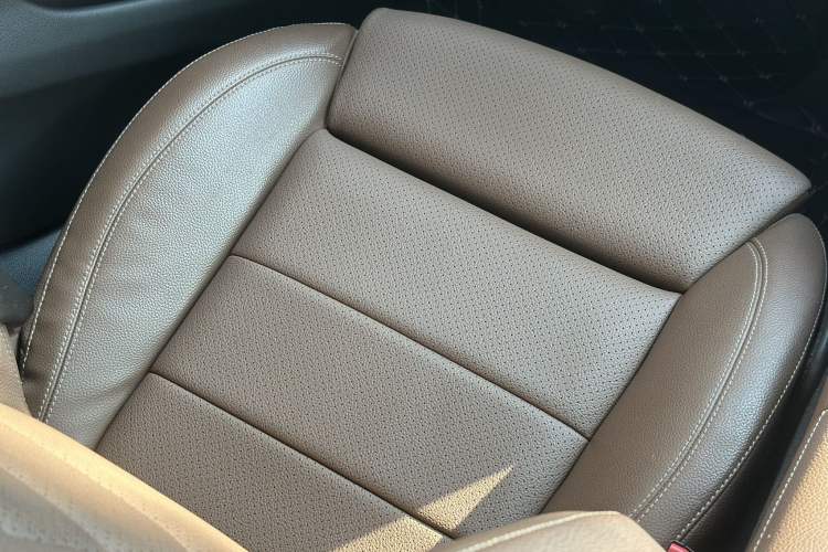 Used Mercedes-Benz E-Class 2019 E 200 L Sport Edition Interior 5