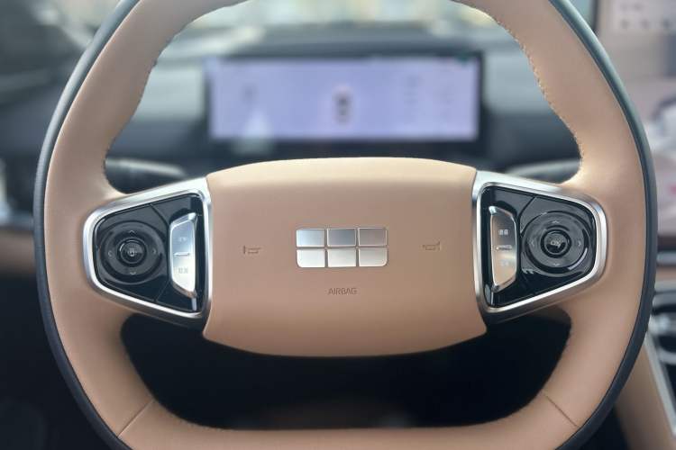 Used Geely Galaxy A7 2025 Model EM-i 150km Starship Edition Interior 1