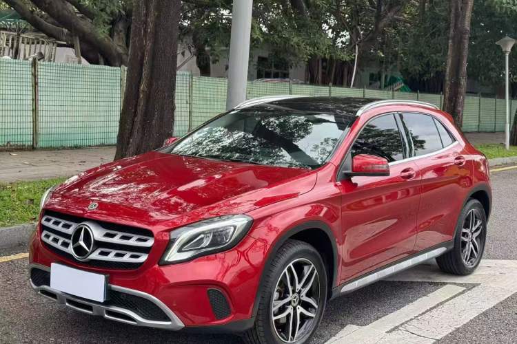 Used Mercedes-Benz GLA 2017 GLA 200 Fashion Model Front Left 45 Deg