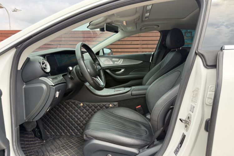 Used Mercedes-Benz CLS 2018 CLS 300 Luxury Model Interior 5