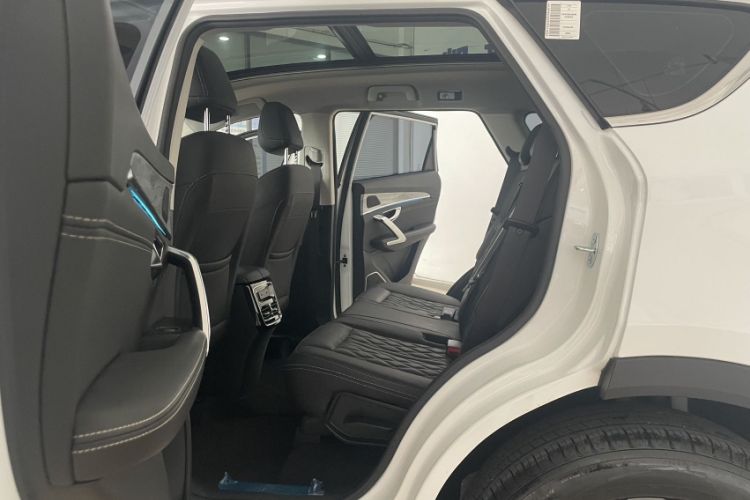 Used JETOUR X70 PLUS 2023 1.5T DCT Brave PLUS 5-Seater Interior 6