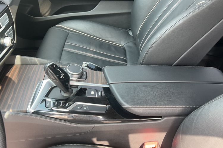 Used BMW 6 Series GT 2020 630i Luxury Design Package Interior 5