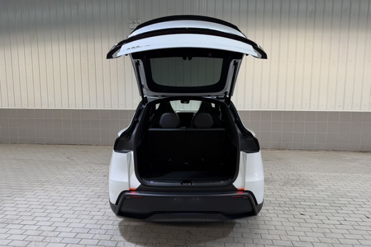 Used Tesla Model Y L 2025 Model Long-Range All-Wheel-Drive Version