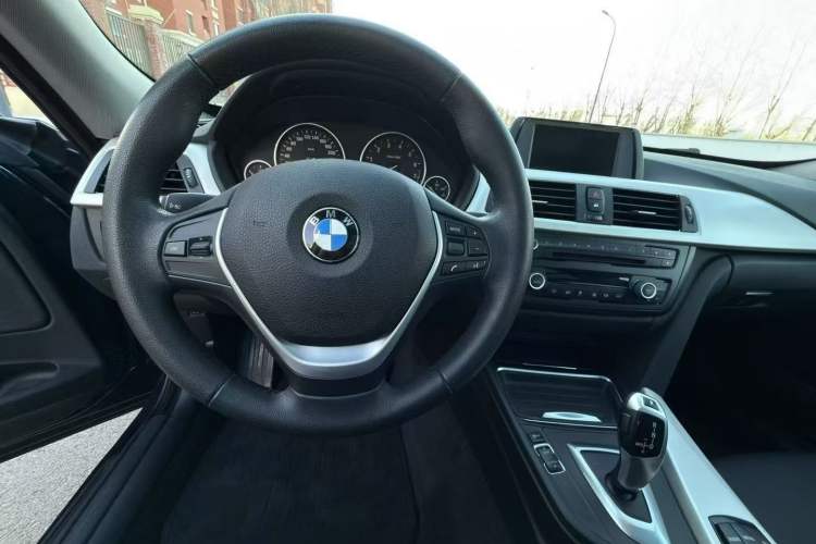 Used BMW 3 Series GT 2013 320i Leading Model