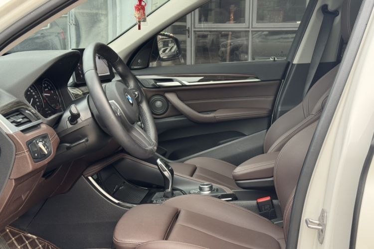 Used BMW X1 2022 Updated xDrive25Li Premium Edition Interior 4