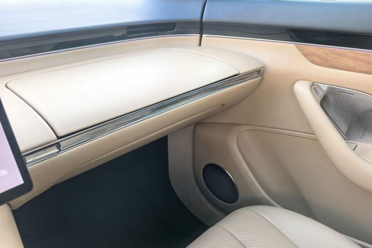 Used Hima Luxeed R7 2024 All-Electric 736 km Ultra
