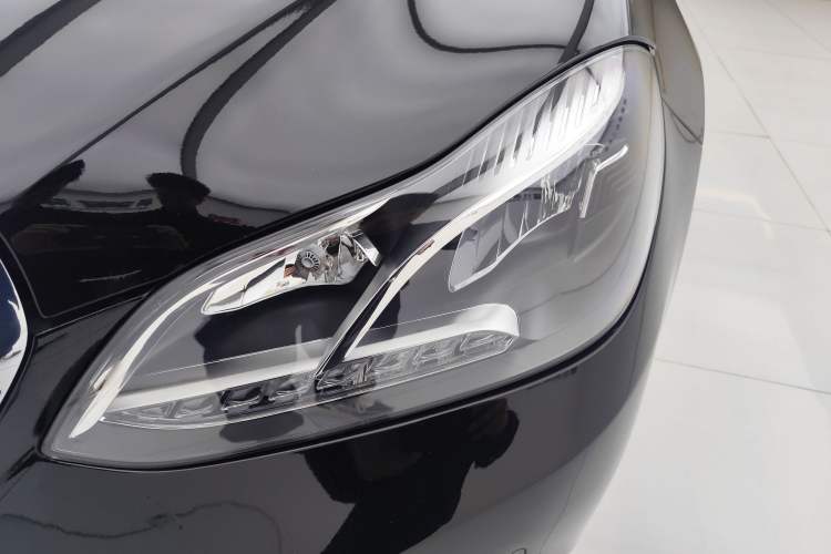 Used Mercedes-Benz E-Class 2015 Facelift E 200 L
