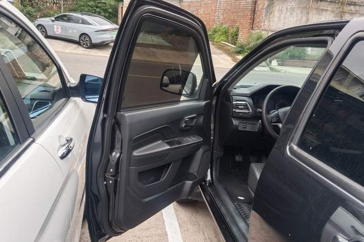 Used Great Wall Wingle 5 2017 2.0T European-Style Diesel 4x4 Ambition Version with Extended Double Cab – GW4D20E