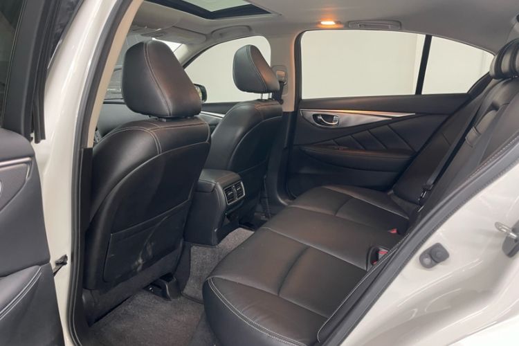 Used Infiniti Q50 2014 3.7L Comfort Edition Interior 7