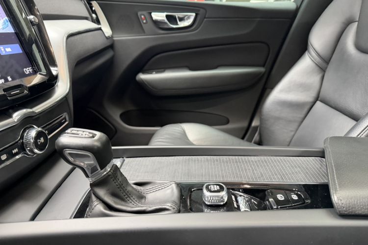 Used Volvo XC60 2019 T5 4x4 Smart Edition China VI Standard