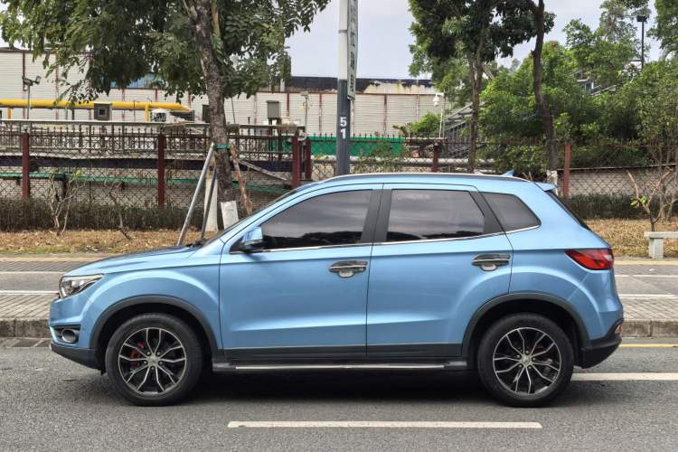 Used FAW Senya R7 2016 1.6L Manual Luxury Model Exterior 5